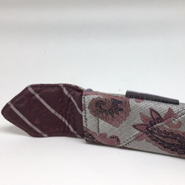 Étui à aiguilles droites en tous genre de 35cm - paisley rouge et rose sur fond gris