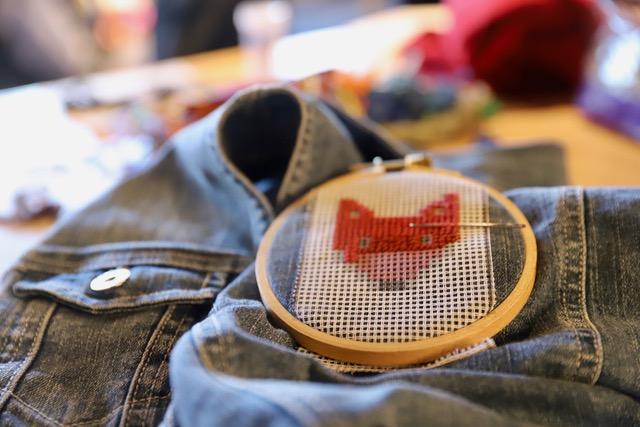 Atelier de broderie avec Mamie Lisette