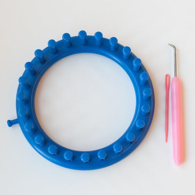 Petit Tricotin en plastique